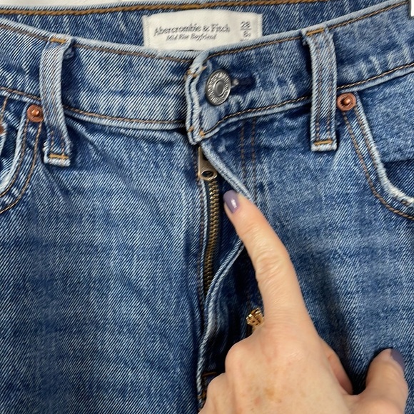 Abercrombie & Fitch Mid Rise Boyfriend Jean Women's 28 Medium Wash Distressed - Picture 9 of 15